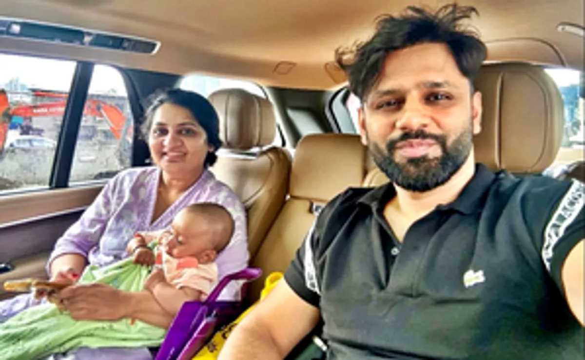 जानिए कौन है लाफ्टर शेफ्स के सेट पर सिंगर राहुल वैद्य का साथी?